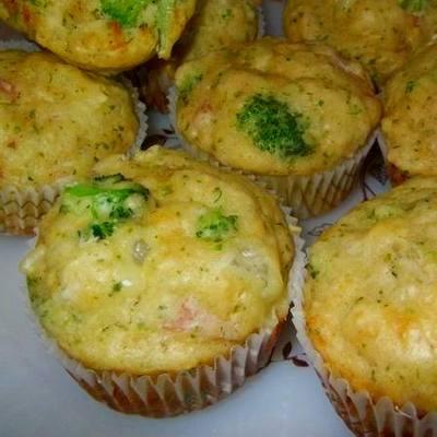 Sajtos-brokkolis-sonkás muffin