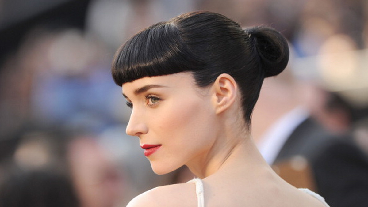 27-letnia Rooney Mara grając w filmie "Dziewczyna z tatuażem" pojawiła się w kilku bardzo ostrych scenach. Mimo krytyki, która spadła na aktorkę po premierze, ta nie zamierza rezygnować z ról wymagających pokazywania nagości.