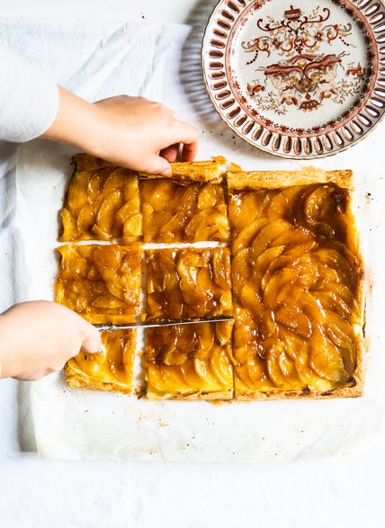 tarta z jabłkami i solonym karmelem