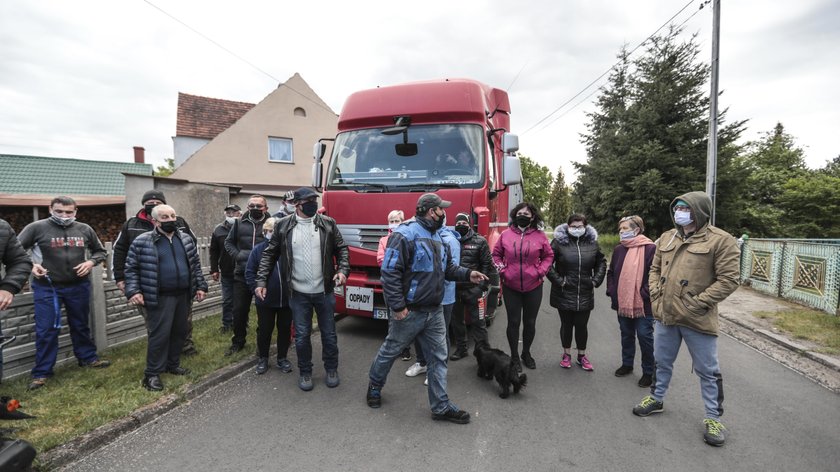 Bitwa mieszkańców z policją. Poszarpali się o śmieci