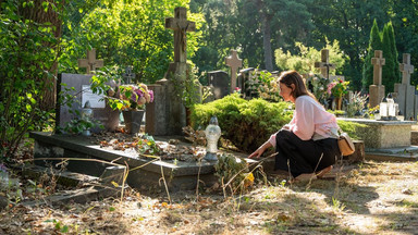 "Barwy szczęścia" odcinek 2928. Tajemnica sprzed lat doprowadzi Kasię nad grób