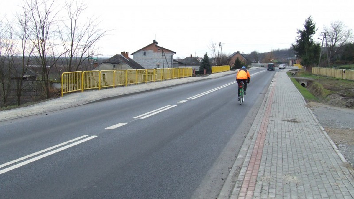 Już niebawem dwa kolejne fragmenty drogi krajowej nr 79 w regionie świętokrzyskim będą mieć nową nawierzchnię. Przetarg na ich przebudowę ogłosił właśnie kielecki oddział Generalnej Dyrekcji Dróg Krajowych i Autostrad.