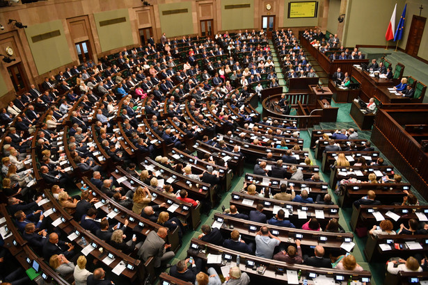 W trakcie prac w Sejmie do ustawy zostały wprowadzone zapisy, mające na celu wydłużenie działania tarcz antyinflacyjnych do 31 października.