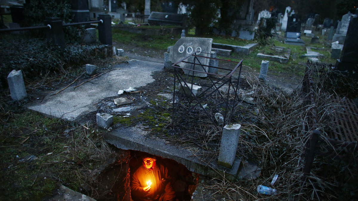 Bezdomny Serb zamieszkał w grobie na opuszczonym cmentarzu