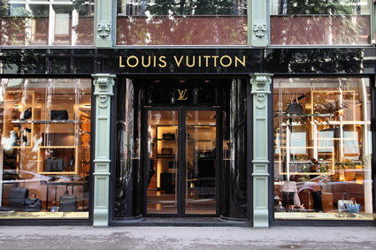 Żel do dezynfekcji będzie produkować nawet właściciel marki Louis Vuitton