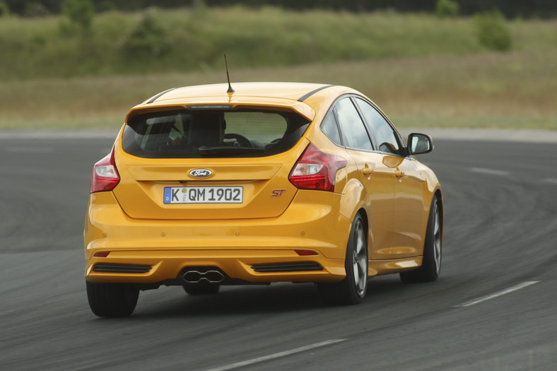 Porównanie: BMW 125i, Ford Focus ST, Mercedes A 250 Sport i VW Golf GTI