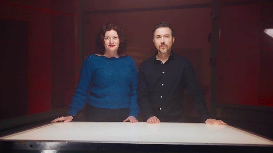 Stručnjakinja za genetiku profesorka Turi King i istoričar doktor Aleks Kej | Foto: Tom Barnes/Channel 4