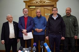 Kaczyński w Kijowie: Na Ukrainie potrzebna jest misja pokojowa NATO lub szerszego układu międzynarodowego