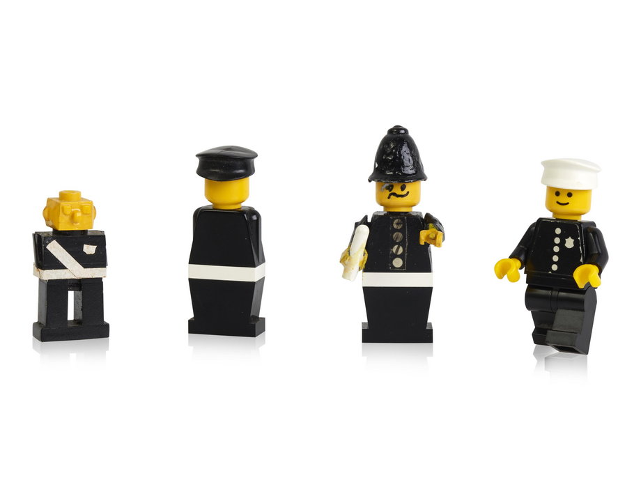 Wczesne prototypy minifigurki Lego i pierwsza figurka policjanta z 1978 roku