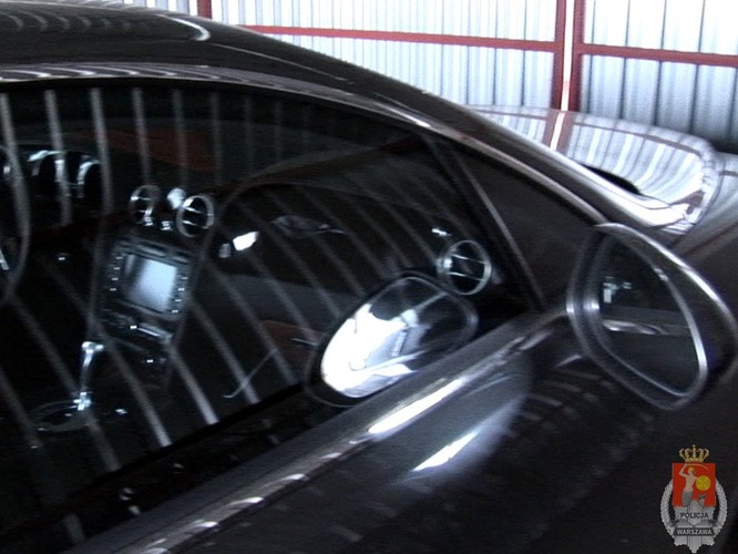 Polacy ukradli nowe modele Bentleya z salonu w Berlinie