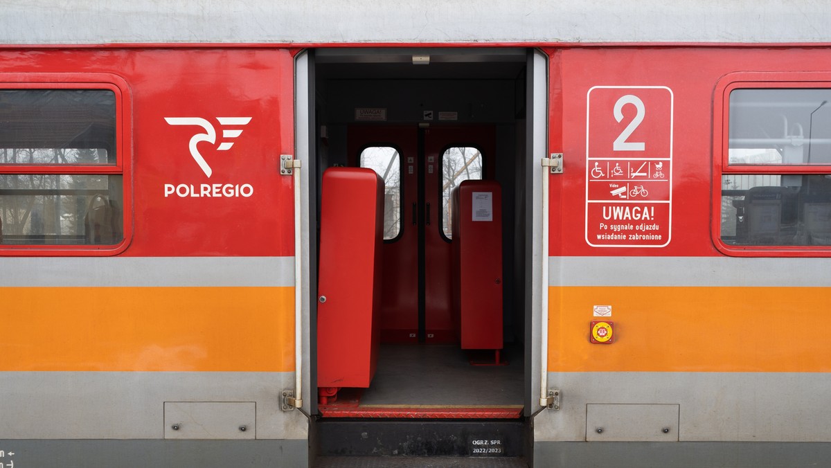 Tragedia w pociągu na trasie Opole-Wrocław. Zmarł maszynista [Źródło: Onet]