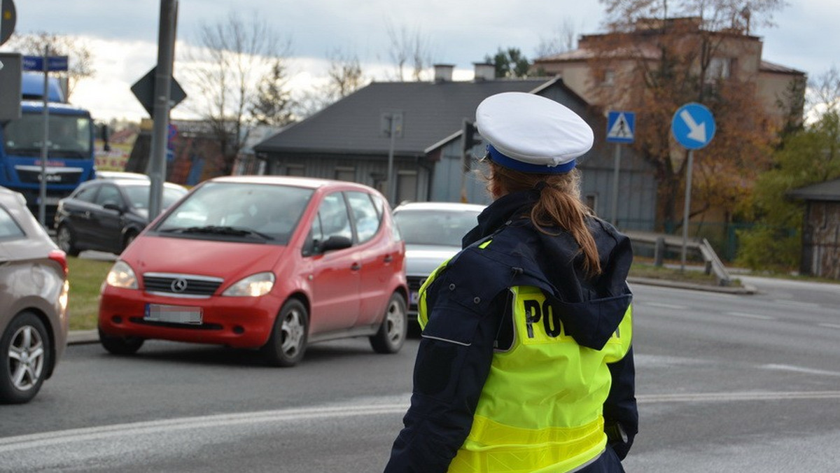 28 wypadków drogowych, w których zginęły cztery osoby, a 32 zostały ranne. Tak przedstawia się tragiczny bilans tegorocznej akcji "Znicz" w województwie świętokrzyskim. Dodatkowo policjanci zatrzymali blisko 70 kierowców, którzy mimo apeli, wsiedli za kierownice po spożyciu alkoholu.