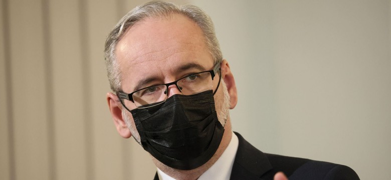 Minister Niedzielski kontra wiceminister Warchoł. Starcie o amantadynę