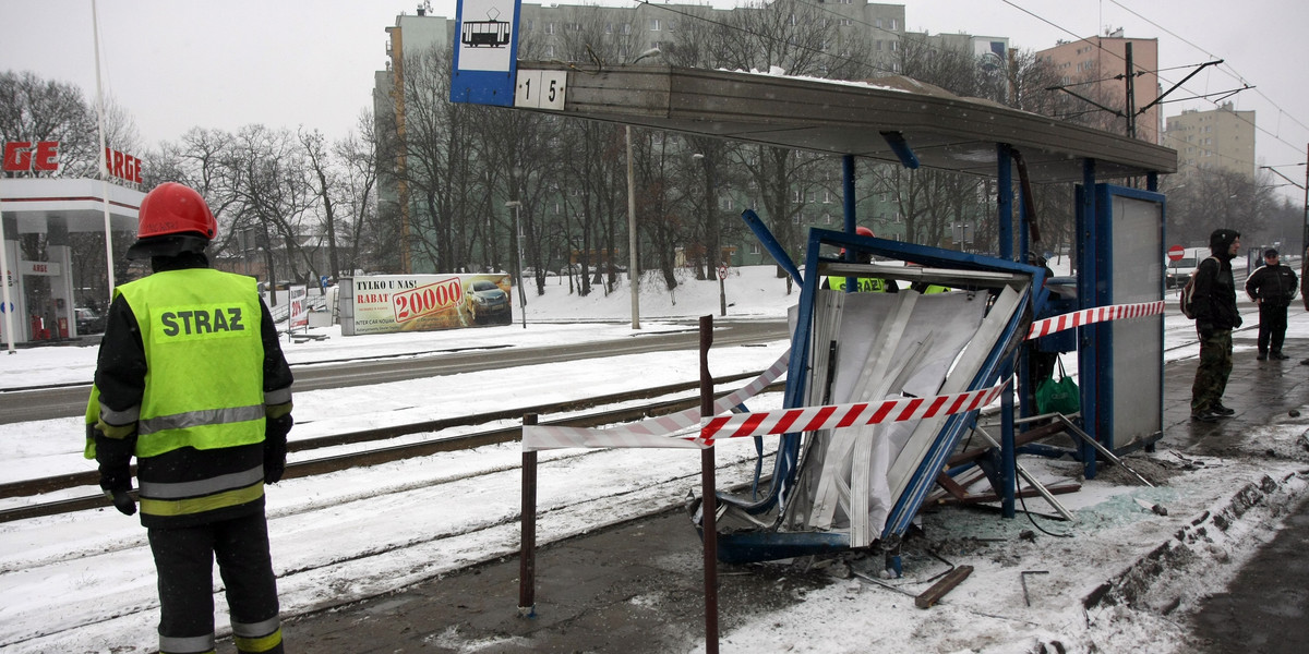 wjechał w przystanek