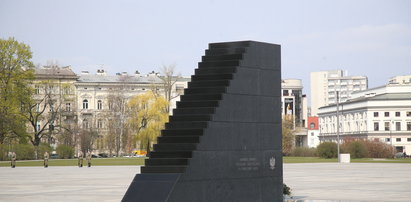 Urzędnik wydał zgodę na budowę pomnika smoleńskiego. Dziś robi karierę w państwowej spółce