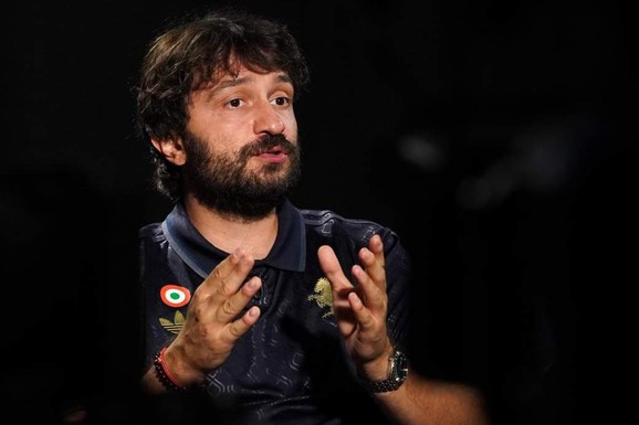 "U TOALETU ME PREVARILA SA DOBRIM DRUGOM" Rade Ćosić otkrio da je išao kod psihijatra zbog devojke: Kad je otvorio mejl sačekale ga šokantne vesti