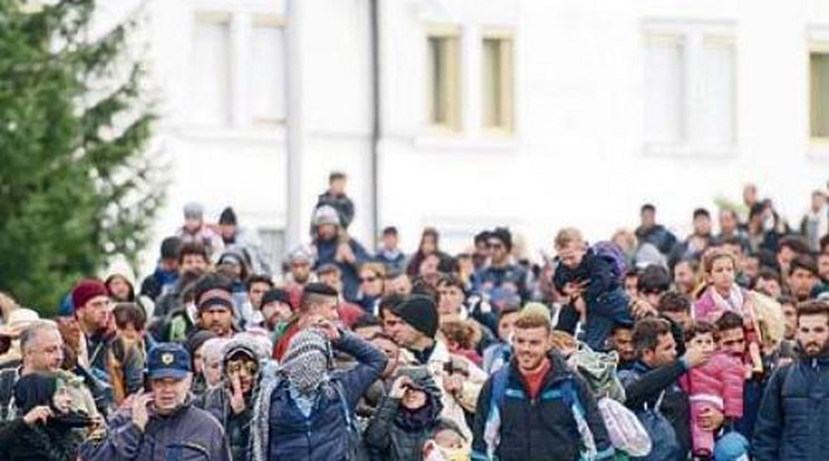 Magyarország felé indulhatnak a menekültek 