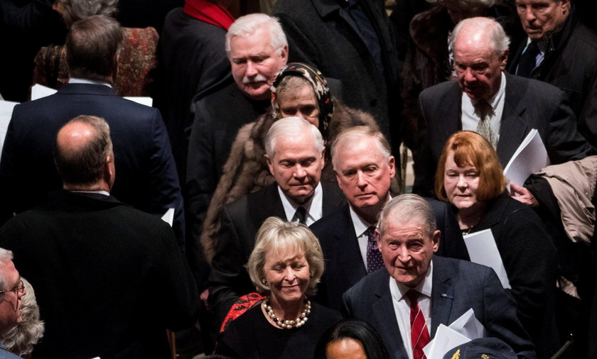 Nagrali Wałęsę na pogrzebie Busha. Smutny obraz...