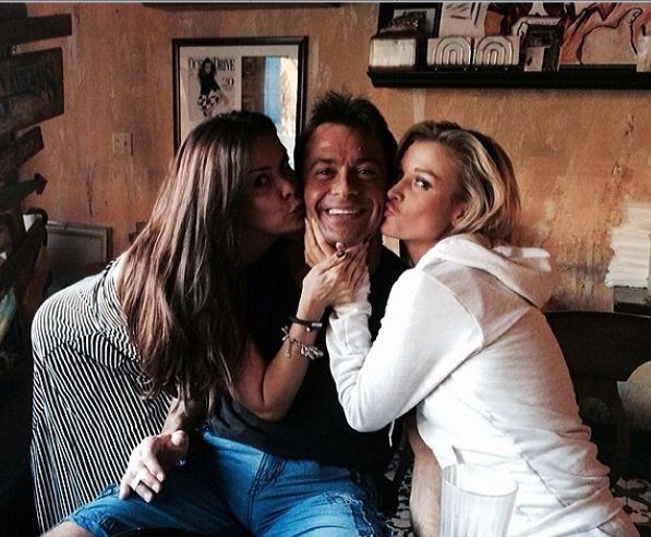 Joanna Krupa z mężem i przyjaciółką