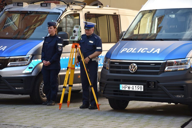 Nowe radiowozy zachodniopomorskiej policji (Volkswagen Crafter i MAN TGE)