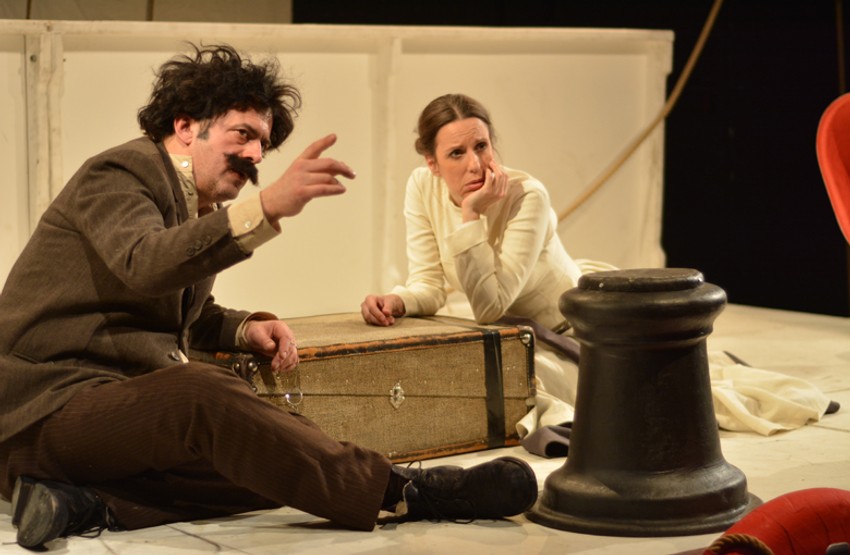 Sergej Trifinović i Milica Zarić u predstavi "Utopljena duša"