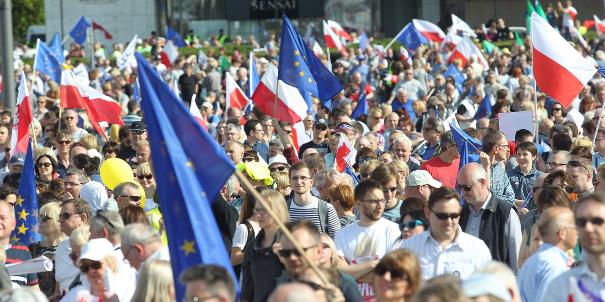 Policja prześwietla, kto woził na KOD!