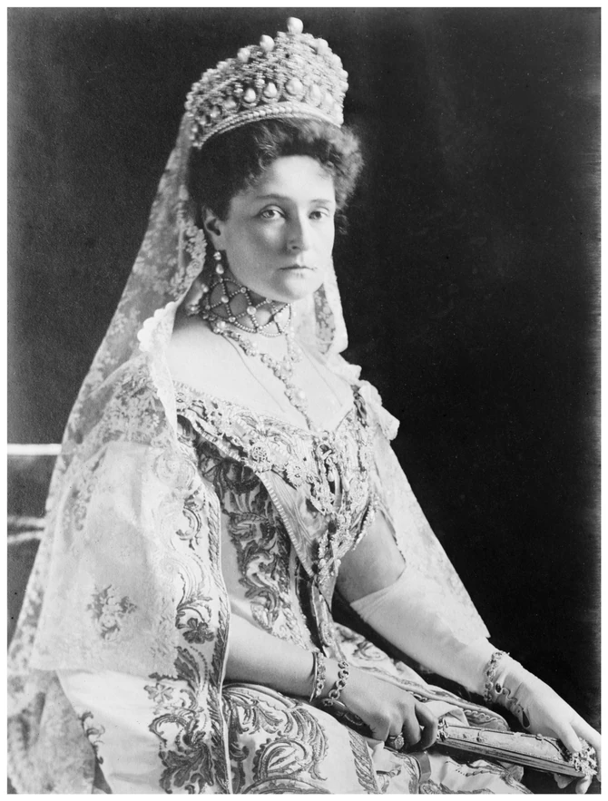 Za poslednji Božić carica Aleksandra isplela je deci vunene prsluke