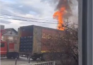 Gori kamion u Mionici