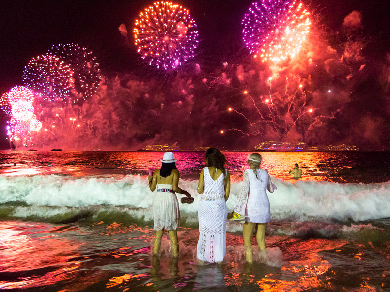Young,Ladies,Looking,The,New,Year's,Eve,Fireworks,In,Rio