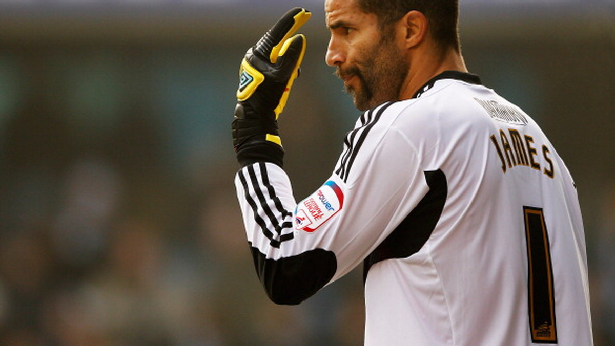 Były bramkarz reprezentacji Anglii, David James podjął treningi w Exeter City, klubie z League Two (angielska IV liga).