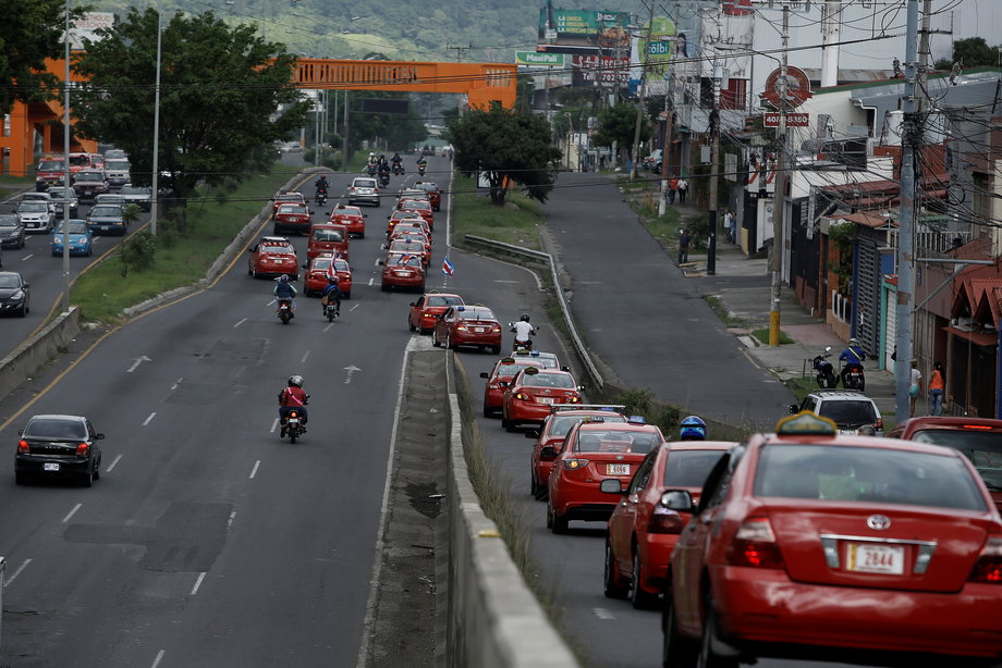 Taxi drivers block a highway during a protest against ride-hailing service Uber in San Jose, Costa Rica, August 9, 2016.