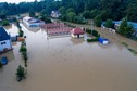 Podtopienia po gwałtownych opadach deszczu we wsi Grodzisko Górne.