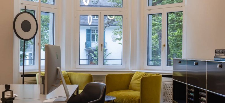"Quiet luxury" to dyskretny trend projektowy roku. Na czym polega jego wyjątkowość?