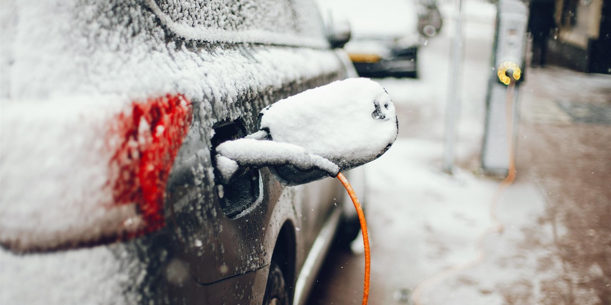 Charging an electric car with the power cable supply