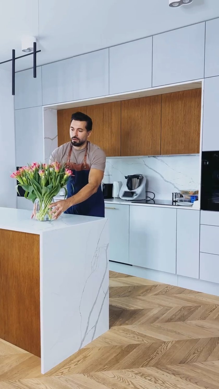 Rafał Maślak sprzedaje apartament na warszawskim Wawrze.