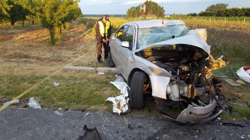 Tragiczny wypadek. Jedna ofiara śmiertelna, 4 dzieci w szpitalu