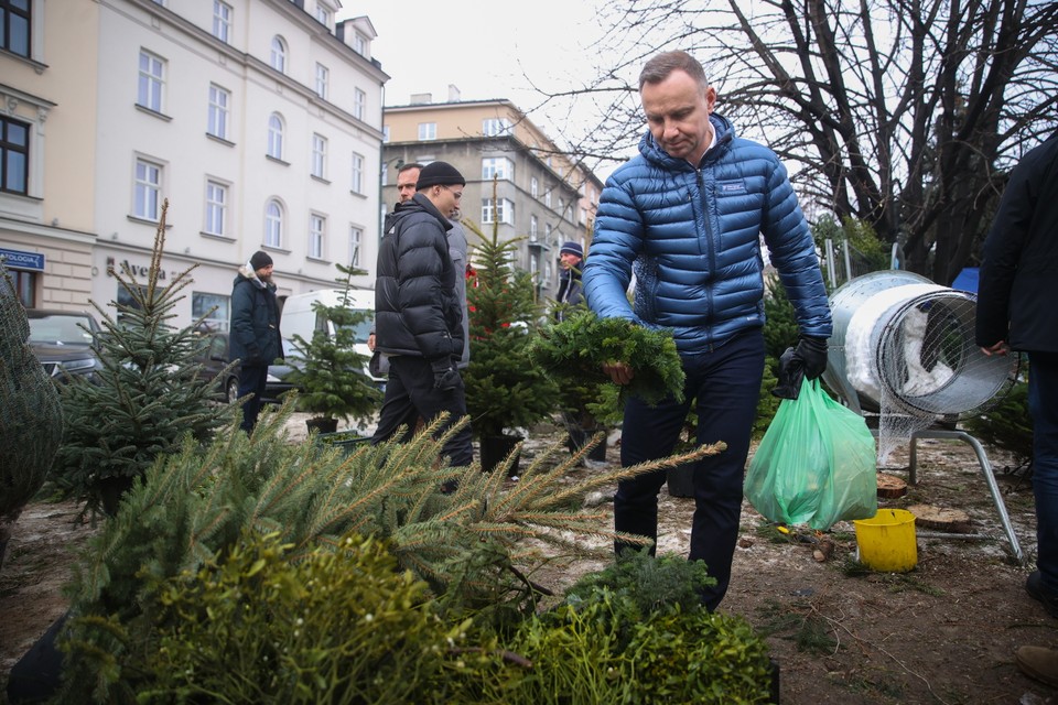 Prezydent Andrzej Duda podczas przedświątecznych zakupów na Nowym Kleparzu w Krakowie.