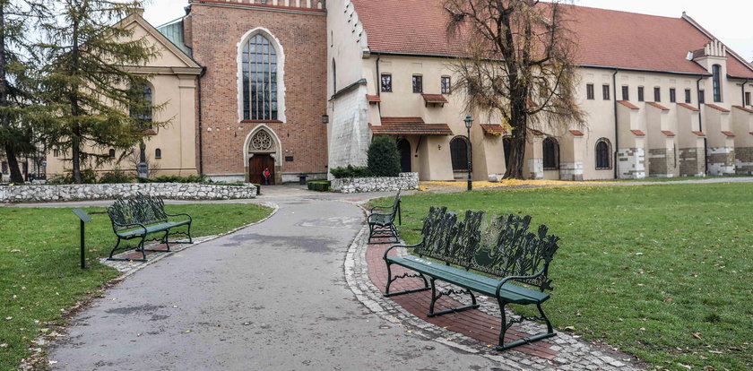 Na Franciszkańskiej stanęły niezwykłe ławeczki. Zobacz, jak wyglądają