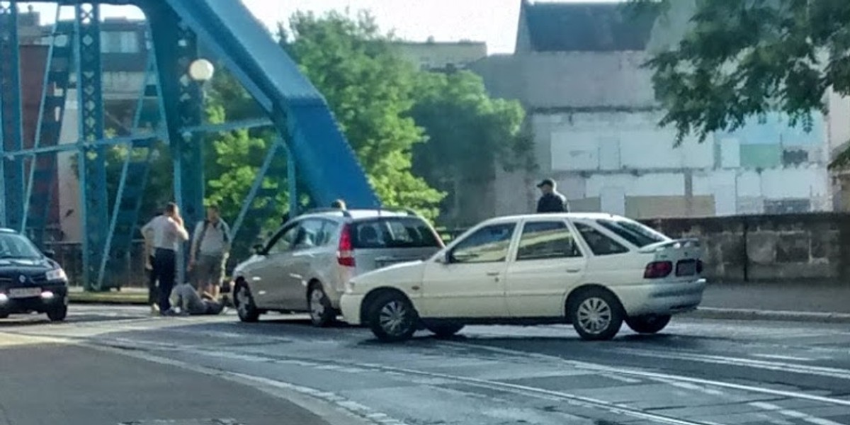 Wypadek rowerzystki na moście Sikorskiego