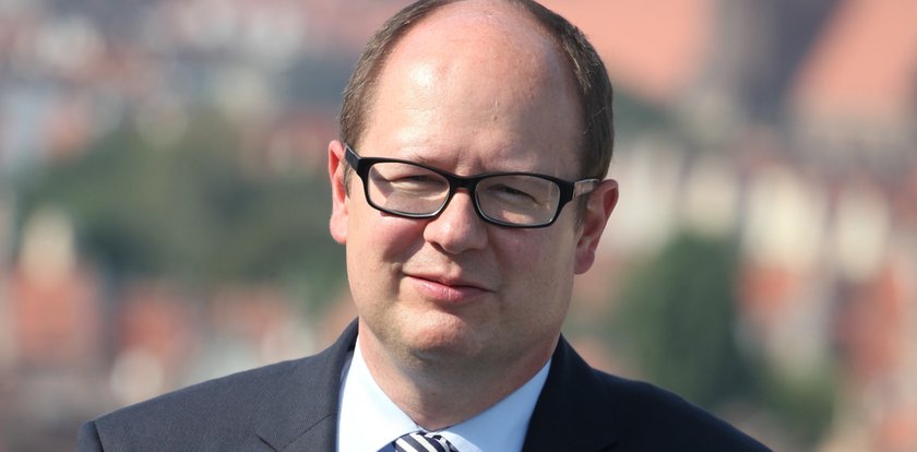 Adamowicz wymienia współpracowników