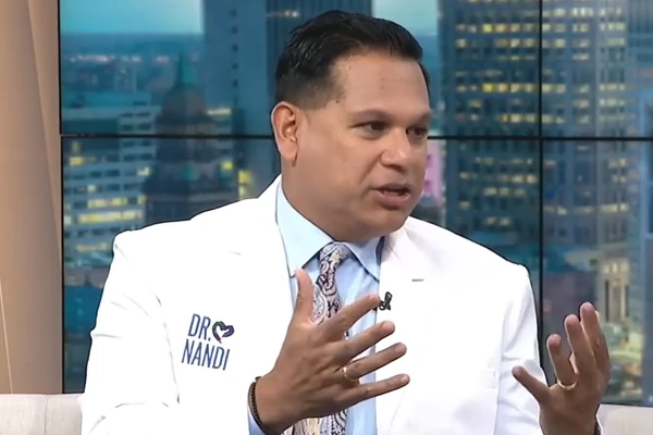 Čuveni GASTROENTEROLOG otkrio šta svakog dana jede kako bi smanjio rizik od RAKA DEBELOG CREVA: Ručak je najbitniji, a OVA PICA je ATOMSKA BOMBA za stomak