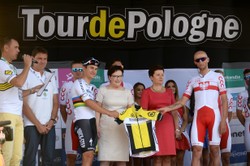 Premier Ewa Kopacz na starcie Tour de Pologne. ZDJĘCIA