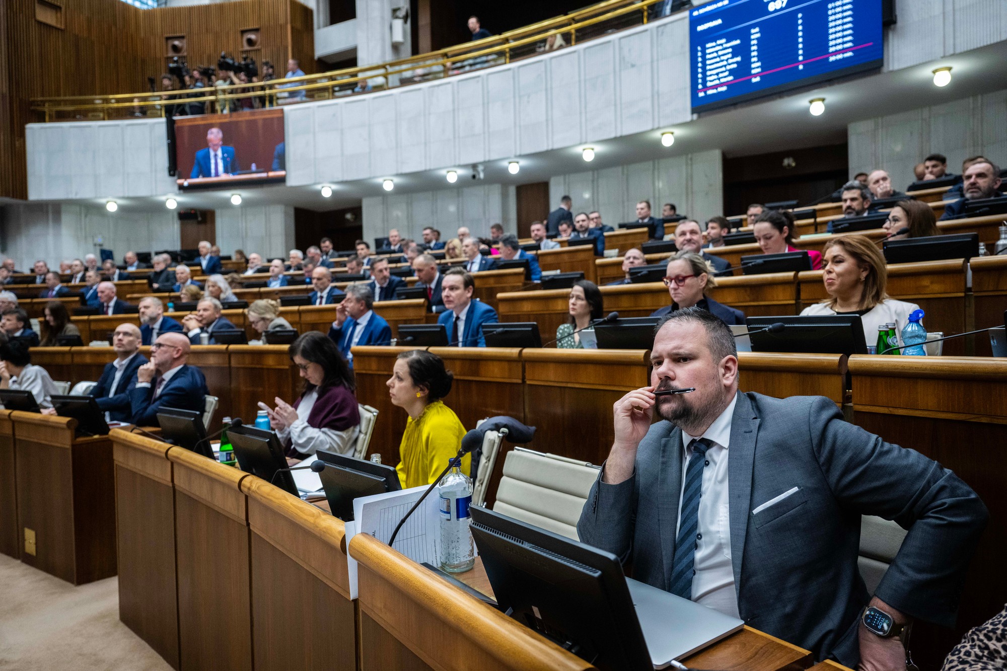 Poslanci NR SR počas 46. schôdze Národnej rady SR.