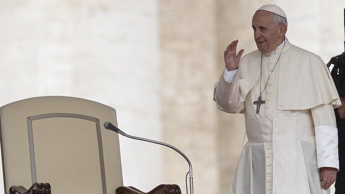 Polscy leśnicy przywieźli do Watykanu na audiencję generalną papieża Franciszka 100 sadzonek dębów, które zostaną posadzone z okazji stulecia niepodległości Polski. Papież pochwalił ten gest i mówił o obowiązku ochrony środowiska poprzez codzienne działania.