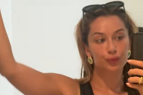TEA TAIROVIĆ SE OGLASILA NAKON SAOBRAĆAJKE U CRNOJ GORI Podelila klip, svi gledaju u ONO ŠTO NOSI: Snima se u ogledalu, dlaka sa glave joj ne fali