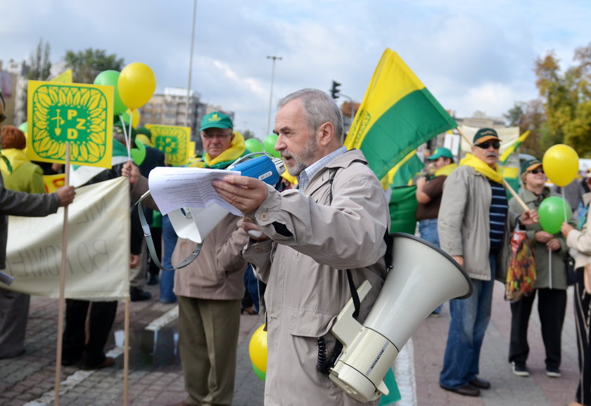 Protest działkowców na ul. Piotrkowskiej 