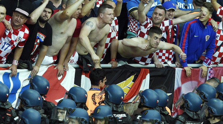 Szurkolóik miatt bűnődnek a horvátok /Fotó: AFP