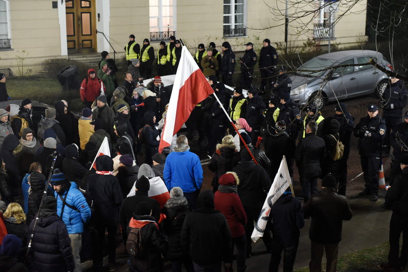 Manifestacja przed Sejmem