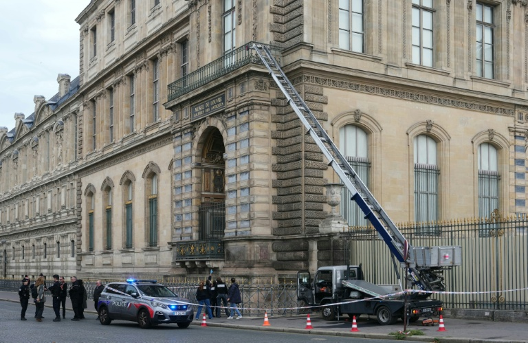Casse du Louvre : quatre nouveaux suspects arrętés, butin introuvable