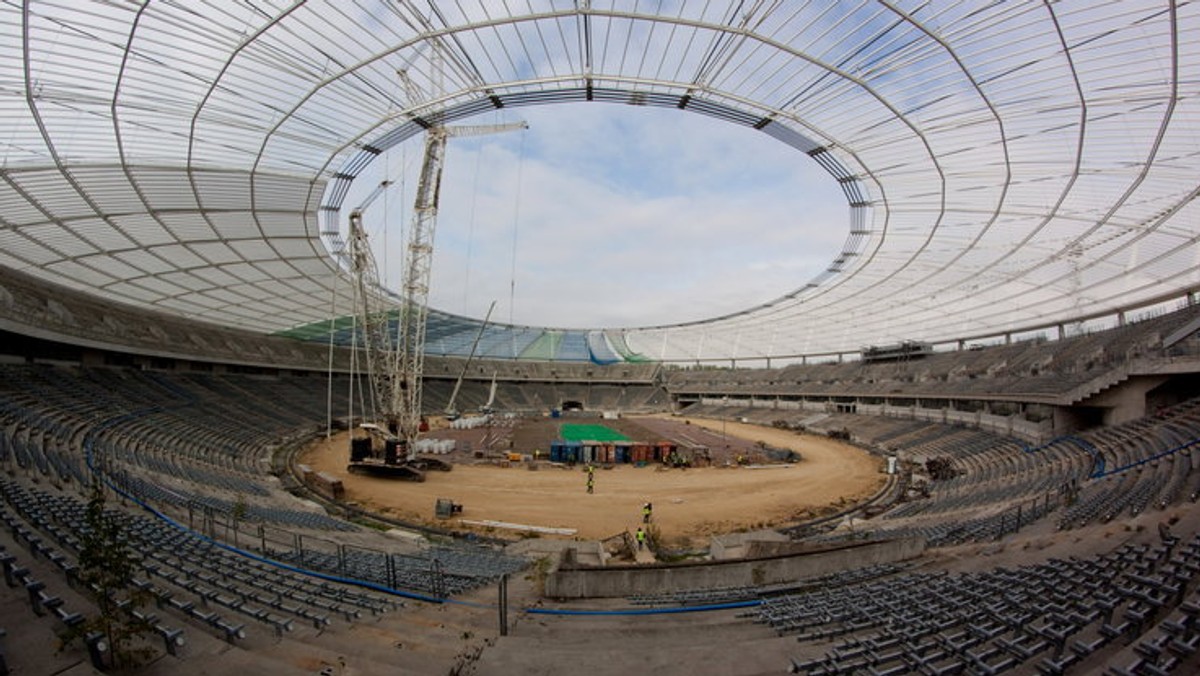 Unieważniono warty 44 miliony złotych przetarg na roboty niskoprądowe na Stadionie Śląskim. Przyczyną były błędy formalne w zamówieniu. Nowy przetarg ma być rozpisany jeszcze w tym tygodniu. – Termin oddania obiektu do użytku jest niezagrożony – usłyszeliśmy w Urzędzie Marszałkowskim.